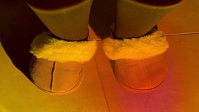 mes chaussons en fourrure bien odorants avec des insultes