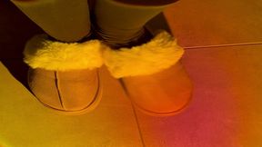 mes chaussons en fourrure bien odorants avec des insultes