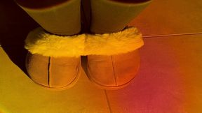 mes chaussons en fourrure bien odorants avec des insultes