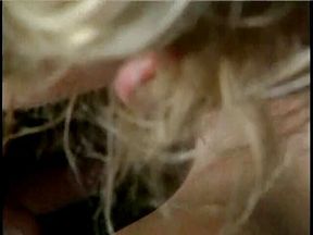 Two women fucking each other by fingure