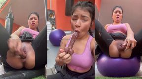 moonxxbxch masturbates at the gym porn video