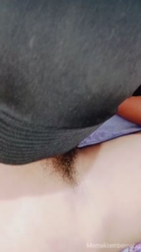 Di pijit sambil di sepong tetangga