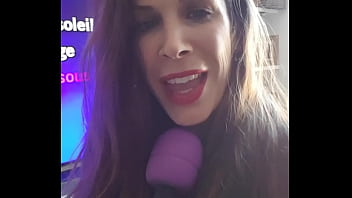 Episode 2/6 &quot_Karaok&eacute_ jouissif avec mon micro&quot_ de la mini saison MILF SALOPE ...