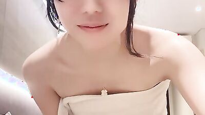 Tante Sultan gives her client a private massage & gives him a blowjob