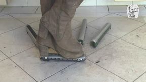 Railway Waggons unter under heeled Boots