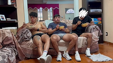 Ven a mi casa, te haré sentir como rey, me cocinas, me das de comer, te doy un masaje y también te meto mi pito y te hago un bebé, te quito el estrés y te baño después.