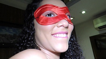 NAMORADO CUCKOLD LEVA SUA NAMORADA PRA O MOTEL E GRAVA ELA TRANSANDO GOSTOSO SEM CAMISINHA COM OUTRO MACHO ,E ELA ENGOLINDO A PORRA DO CARA