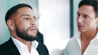 Getätowter Brock Banks wird geblasen und anal gefickt von Reese Rideout und Vincent O’Reilly