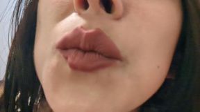 SOLO KISSES WITH SENSUAL LIPS | Laura