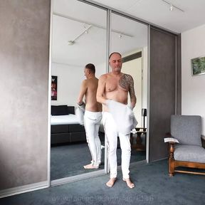 Cees Janssen undresses and declares he wants to be exposed by Fagspose