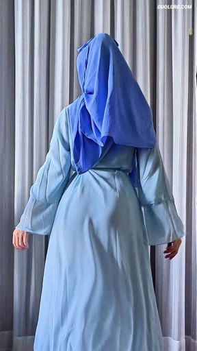 Hijabi Twerking in Blue Abaya 👗