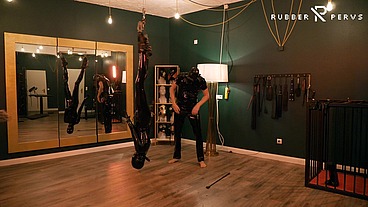 Upside down slapped and fisted Latexgirl