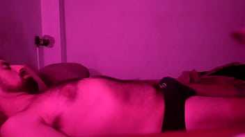Tragando verga de macho peludo.