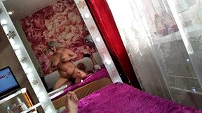 just look at this mature girl! how she sucks cock! how he rides! and all this is reflected in a large mirror! beauty! hot!