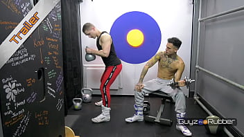Guyzin2Rubber, Exercising in Rubber