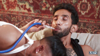 Interracial blowjob, sædskud, håndjob, kondomløshed, pikke – stor pik Ram Sivan anal knepper