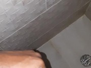 Me masturbo en el baño