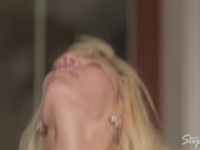 Babes - Face Off, Sexy threesome