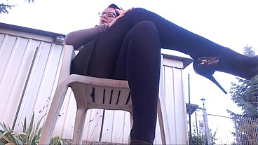 Dangling in a cold public garden 4K