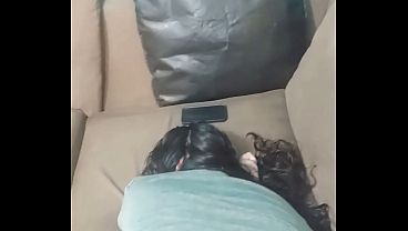 Esposa Insatisfecha Me Pone Caliente Con Su Minifalda y le termino llenando la cara de leche