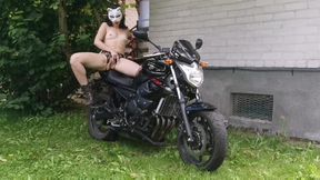 Milf Naked Grinds On The Seat Of The Motorbike With Her Pussy And Makes It Wet From Squirting