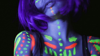 Jenny Q painting naked body and posing in black light for StasyQ