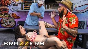 Hot - Anna Chambers Gets Naughty Behind The Counter And Fucks James Angel In The Food Truck