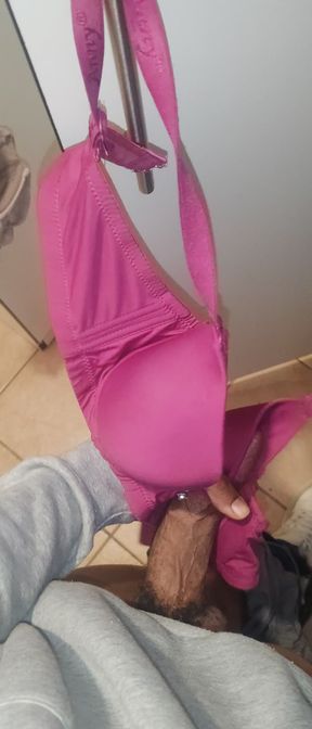 Cum in aunties beautiful pink bra
