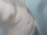 Macho peludo cachondo en la ducha