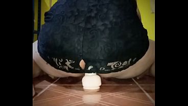 Mexicano caliente brincando en su dildo