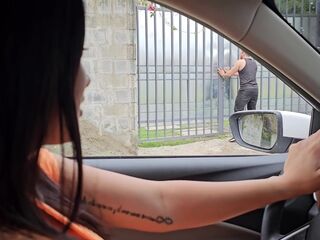 SALOMÉ GIL ES FOLLADA POR EXTRAÑO A CAMBIO DE AYUDARLE A REPARAR SU AUTO