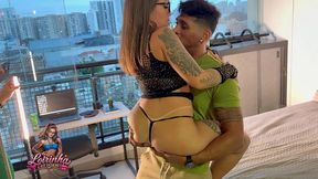 cuckqueen safada presenteia seu marido com uma amiga gostosa. sentei gostoso no pauzao do marido dela, ele arregacou minha buceta e a corna assistiu tudo.