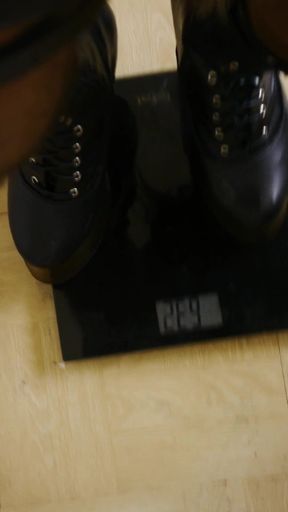 Weighing Your Black Fit Pony