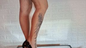 Glossy black pumps, Side view