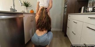 Stepsister gets caught in a surprise home bang