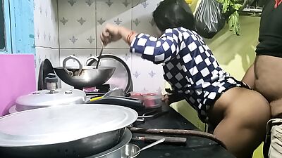 The maid who came from the village did not have any leaves, so the owner took advantage of that and fucked the maid (Hindi Clear Audio)