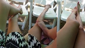 j aimerai bien un petit massage des jambes et des pieds sur ma terrasse ! qui se...