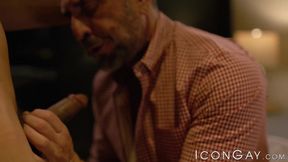 Elijah Wilde plunges his mighty dick deep on Vince Parkers ass