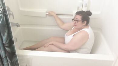 Busty Amateur BBW Milf Wears Nude Pantyhose in Bathtub