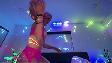 Kenzie Snow Twerks In Neon Pink Lingerie And Takes The DJ'_s Creampie!