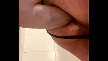 Disfrutando mi juguete anal