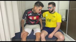 maloca sentando na pica duro do amigo que foi assistir o jogo. - completo