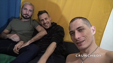 APRES LE TRAVAIL IL AIME SE FAIRE SUCER SUR GRINDR