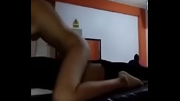 MI VECINA UNIVERSITARIA QUIERE COGER Y LE AYUDO