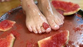 Feet and Water Melon: DuckFeetQueen is crushing and squeezing a watermelon between here short cute chubby toes and her soft soles. Foot fetish and Foodporn with crush at its very best
