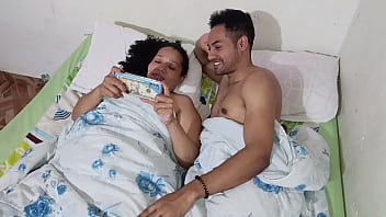 Tuve sexo genial con mi cu&ntilde_ada, que tiene un culo enorme. La invit&eacute_ a ver una pel&iacute_cula y termin&eacute_ foll&aacute_ndome su jugoso co&ntilde_o.