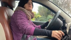 Goddess Taria Driving in a Sporty Way – Honking Twice at Those Who Dare Cut Her Off