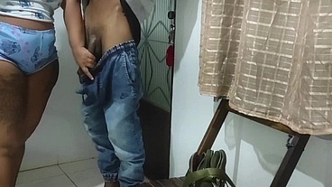 Não tinha dinheiro pra pagar a entrega e pagou com o cu