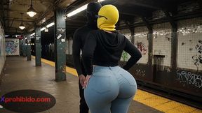 Big Ass Girl Twerking on the Subway Train