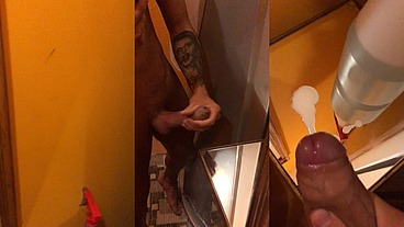 I masturbate very horny in front of the mirror